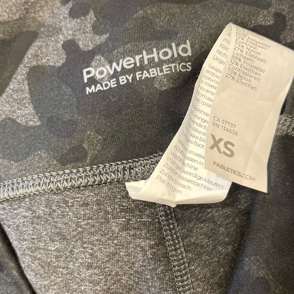 Fabletics Camo Print Gray Legging w/pockets - Picture 2 of 3